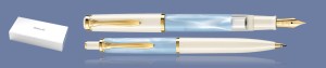 ZESTAW PIÓRO WIECZNE + DŁUGOPIS PELIKAN CLASSIC K/M200 PASTEL BLUE + SPECIAL BOX | STALÓWKA F