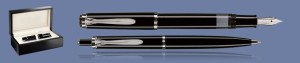 ZESTAW PIÓRO WIECZNE + DŁUGOPIS PELIKAN CLASSIC K/M205 CZARNO-SREBRNE + WOOD BOX BLACK | STALÓWKA F 