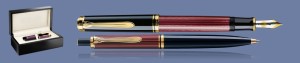 ZESTAW PIÓRO WIECZNE + DŁUGOPIS PELIKAN SOUVERAN K/M400 CZARNO-CZERWONE + WOOD BOX BRLACK | STALÓWKA F